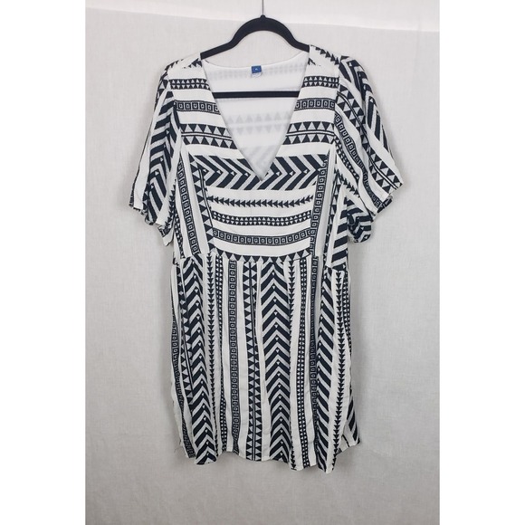Old Navy Dresses & Skirts - Old Navy‎ V-Neck Swing Dress Womens Size XL Black White Jacquard Aztec Boho Mini